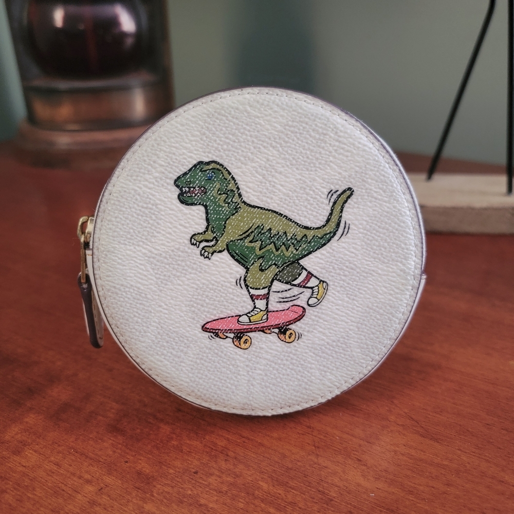 Coach C4799 Rexy Play Dinosaur Skateboard Round Coin Purse White Leather Wallet